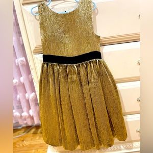 Oscar de la Renta gold plisse dress with velvet attached belt and silk lining.